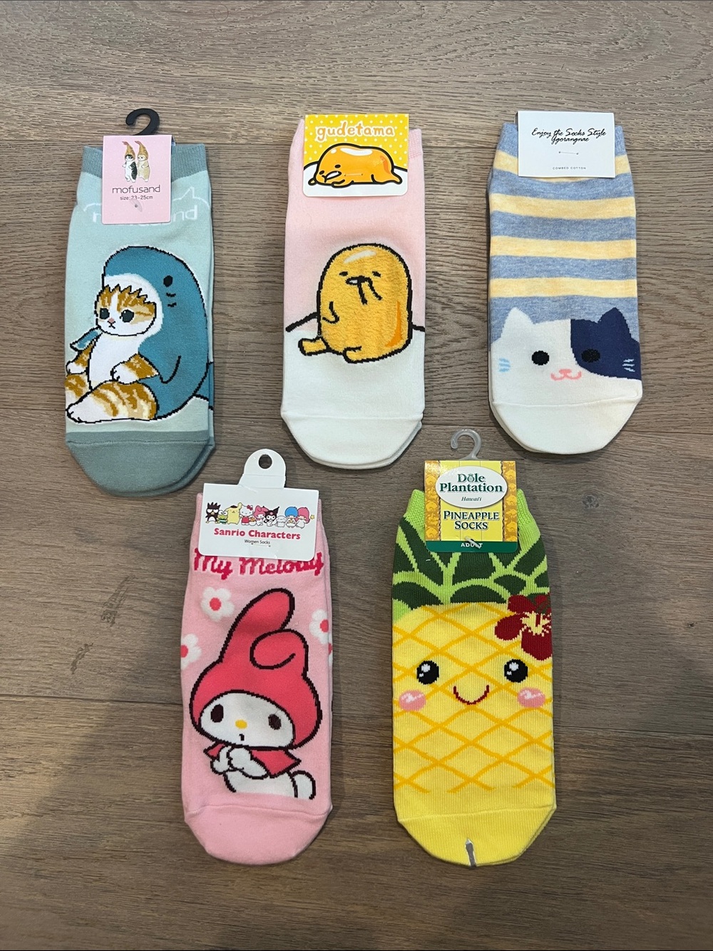 NWT Bundle of 5 pairs of women’s socks